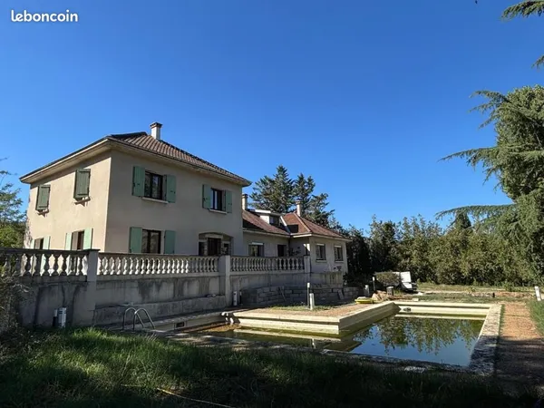 Maison 8 pièces 225 m²