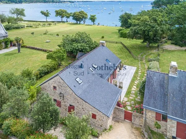 Golfe du Morbihan, propriété vue mer à louer, les pieds dans l'e