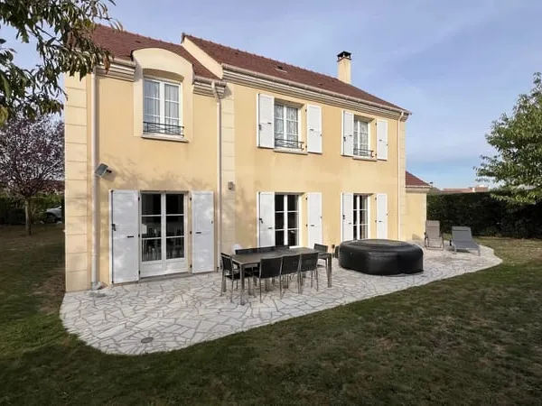 MAISON FAMILIALE RÉCENTE 5 CHAMBRES
