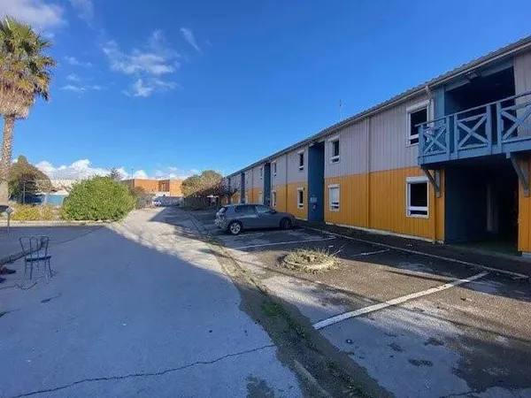 Hôtel 900 m²