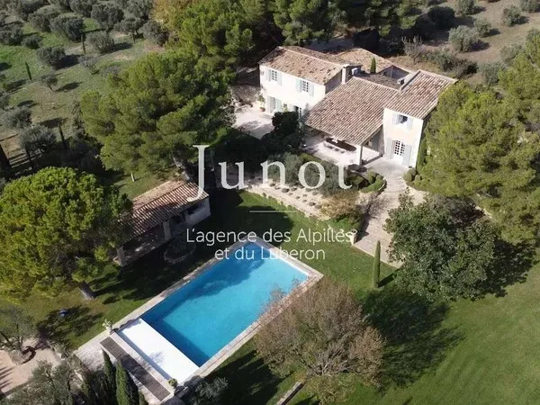 Maison 10 pièces 334 m²