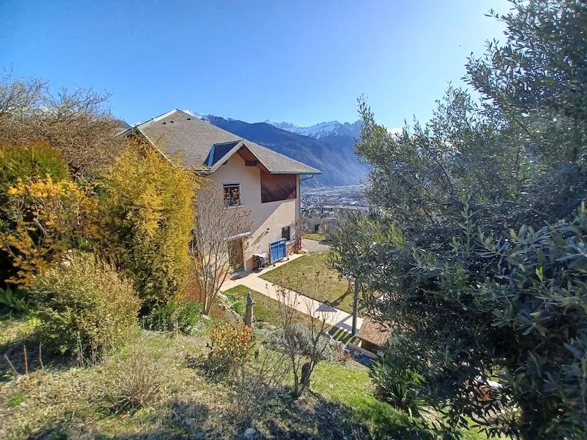 Photo 3