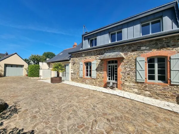 Maison de bourg traditionnelle en pierre 6 Pièces 106 m2 Ter