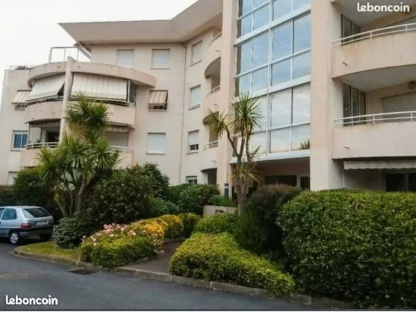 Triangle d'Or Anglet - T1 bis rénové 29 m² - Terrasse, cave, ascenseur - Résidence de standing