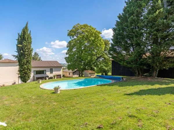 Maison 9 pièces 350 m²