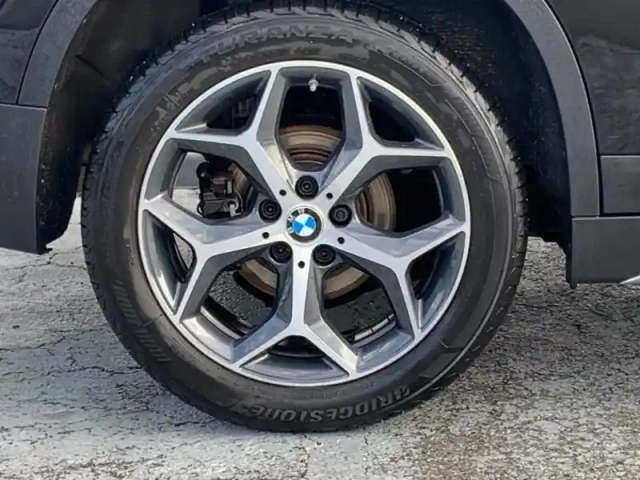 Bmw X1 sdrive18ia 140ch xline dkg7 — photo 12