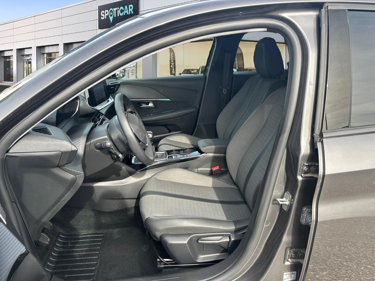 Peugeot 208 1.2 puretech 100ch s&s allure — photo 9