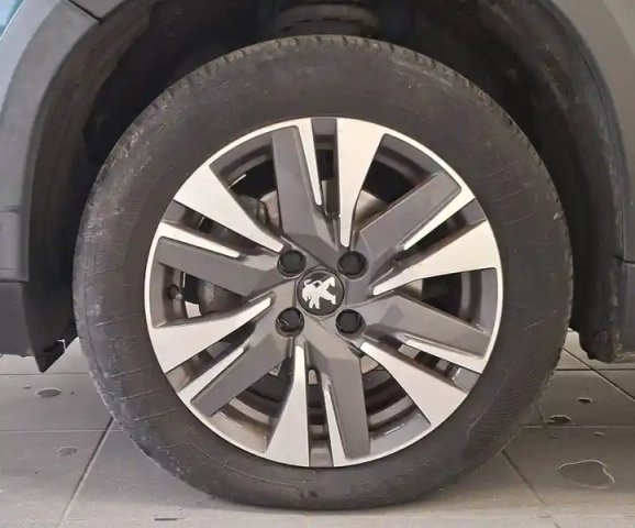 Peugeot 2008 1.2 puretech 110ch s&amp;s eat6 — photo 18