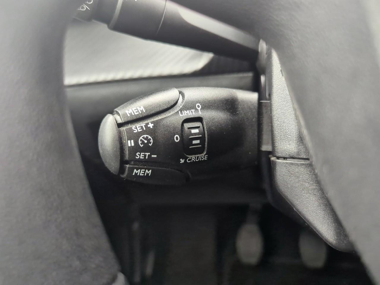 Peugeot 208 puretech 75 s&s bvm5 like — photo 18
