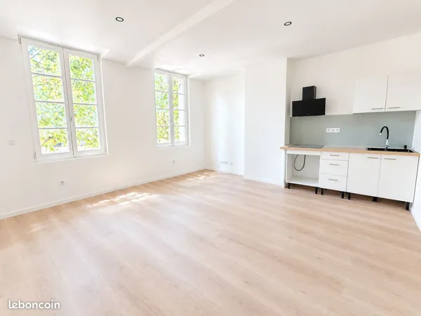 Appartement T2 rénové à louer - Centre-ville de Saintes