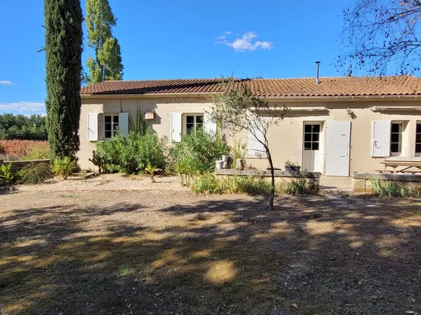 Sireuil-Maison de plain-pied168m2,5 chambres,Jardin de 4000m2 sans vis-àvis