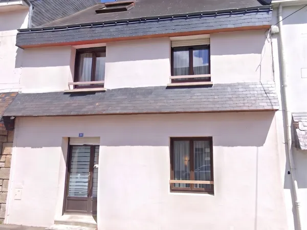 Idéal investisseur ! Maison atypique sur trois niveaux, vendue louée, avec deux chambres et salles d
