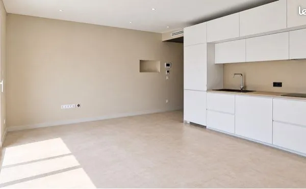 Mésigny - Studio 26 m² - Rez-de-jardin - Climatisation - Parking - DPE C