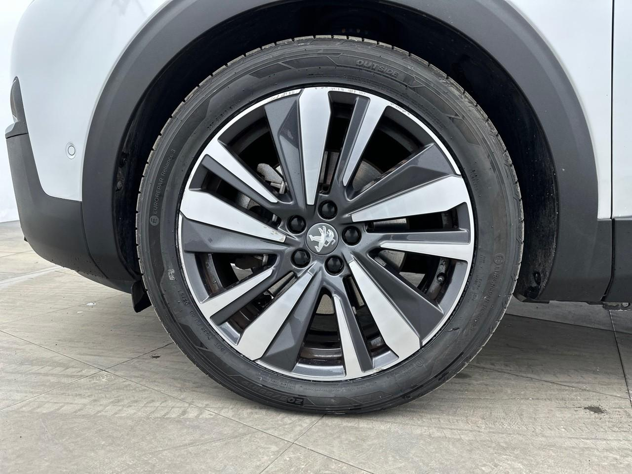 Peugeot 3008 hybrid4 300 e-eat8 gt — photo 16