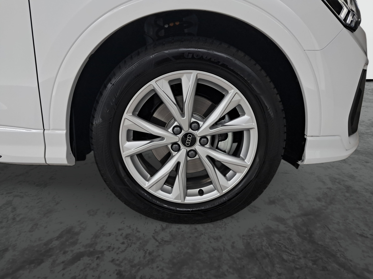 Audi Q3 — photo 18