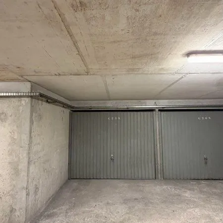 Box / Garage fermé pour voiture - Nice Riquier (Gare)