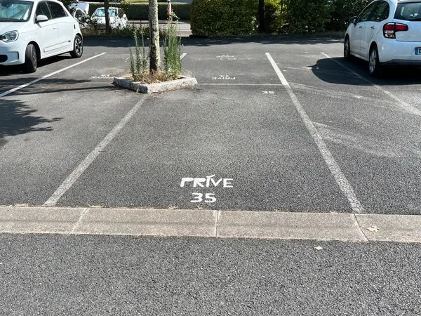 A Vendre Place de parking. Résidence Club. Mérignac 33700