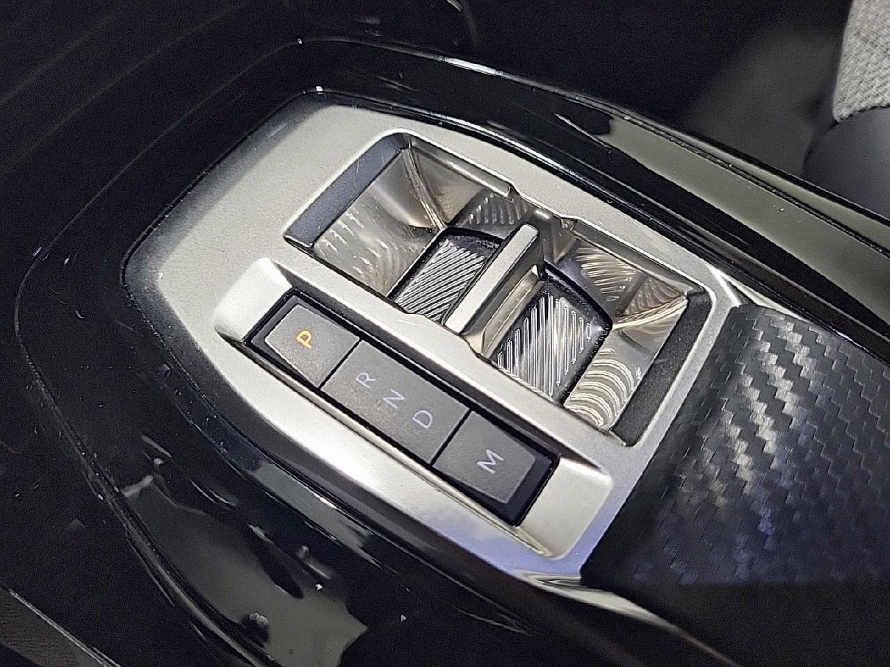 Peugeot 2008 hybrid 145 e-dcs6 allure — photo 17