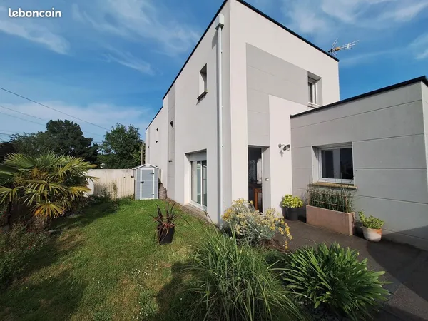 MAISON - 102m2 - 3 CHAMBRES - TERRASSE & JARDINET - GARAGE