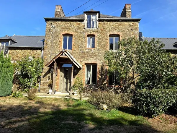 Propriété de caractère avec piscine 15 min de Dinan rare à la vente