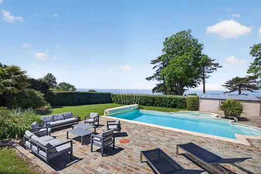 Maison 9 pièces 400 m²