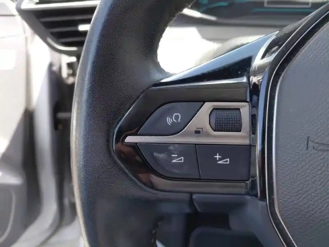 Peugeot 208 electrique 50 kwh 136ch — photo 15