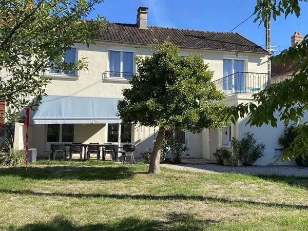 Maison entièrement rénovée - Charme, confort et tranquillité à la campagne -4 chambres- Jardin-GUILL
