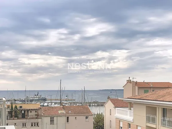 GOLFE JUAN - STUDIO 26m2 - TERRASSE - PISCINE- APERCU MER