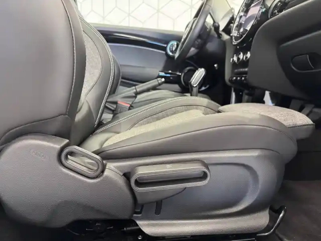Mini Mini hatch 3 portes cooper 136 ch dkg7 — photo 25