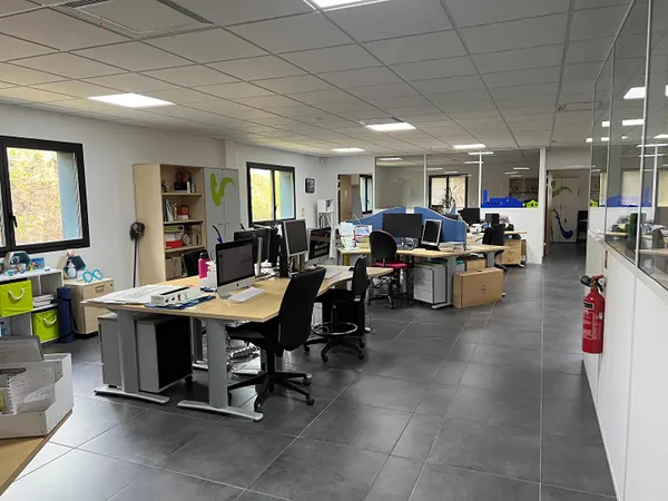 Local professionnel 330 m²