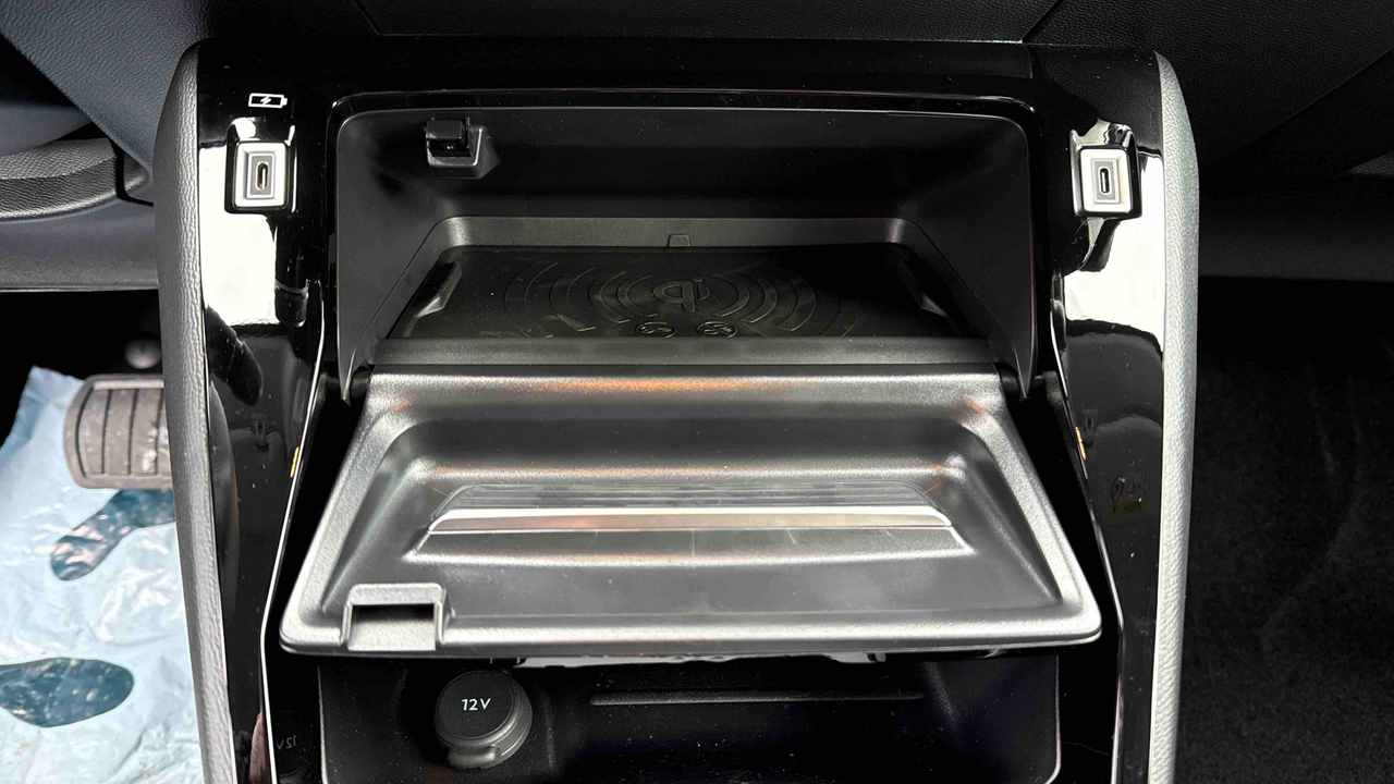 Peugeot 208 Hybrid 110 e-DCS6 — photo 29