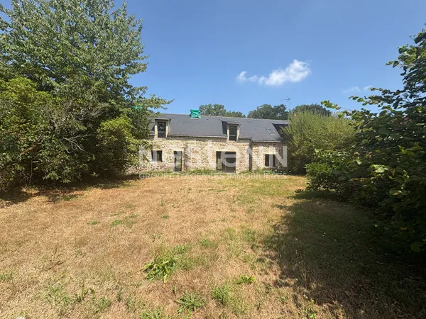 Longère en pierre à rénover ? 145 m² de potentiel sur 2 422 m² de terrain