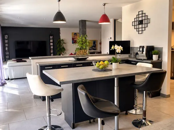 Maison 185 m² - 3 chambres + pièce supplémentaire - Sauna, balnéo, jacuzzi, salle cinéma - 449 000