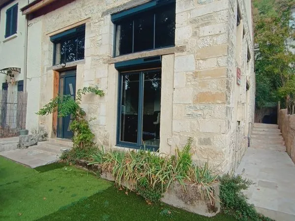 A Cahors maison en pierre T 4 environ 100 m2