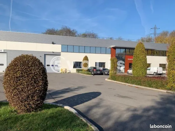 Local d'activité 900 m²