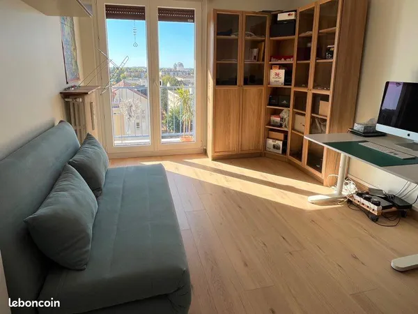 Chambre meublée