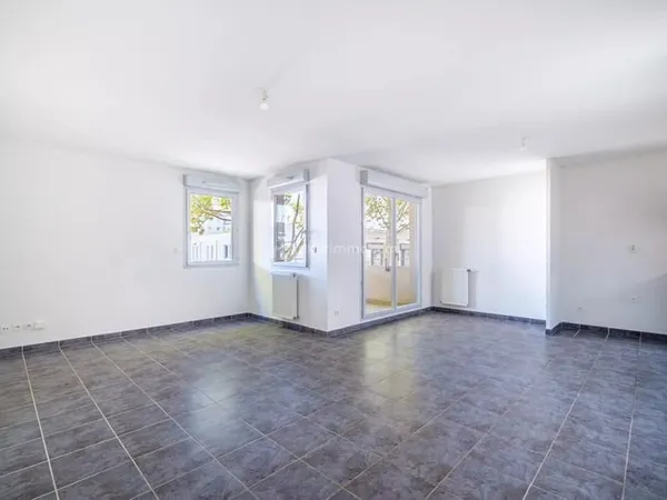 À vendre en exclusivité - Très beau T3 de 66 m² avec balcon et garage - Villeurbanne, proche Lyon 3e