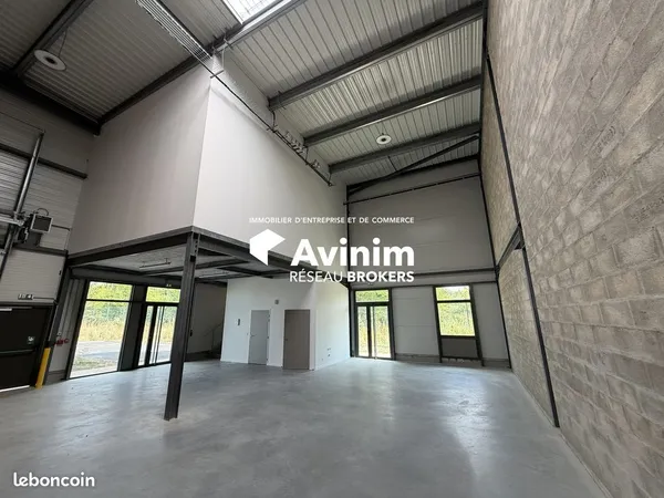 Entrepôt 193 m² Montataire