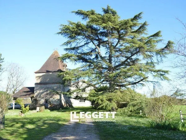 Maison 10 pièces 307 m²