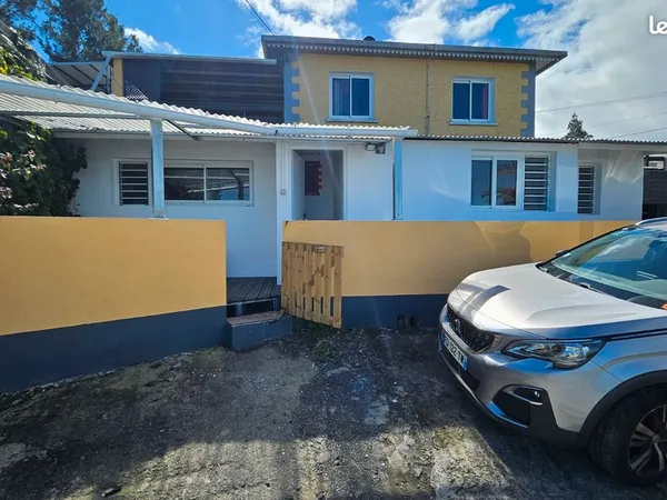 🏡 À LOUER - Superbe T3 meublé de 75 m² - 19e KM (Le Tampon)