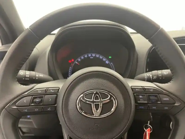 Toyota Aygo 1.0 vvt-i 72 dynamic — photo 13