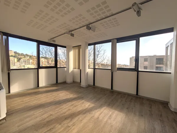 LOCAL PROFESSIONNEL - Bastia centre-ville/Fango
