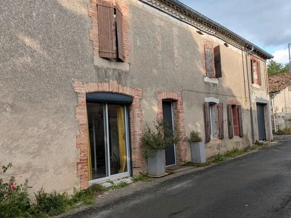 Maison de village rénovée 160 M2 habitable avec dépendance -Terrain 500 m2
