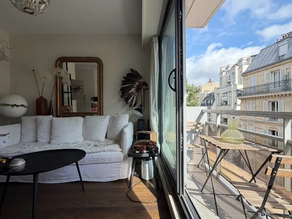 Apparemment 75017 + balcon + cave
