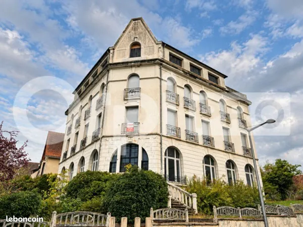 Bâtiment 793 m²