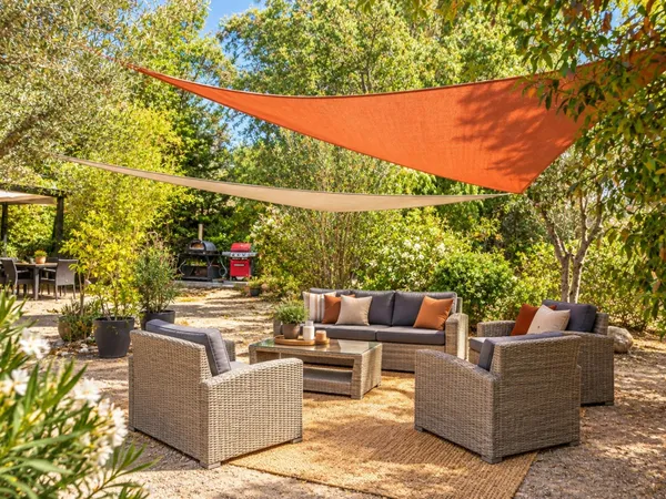 Comme une maison ! Appartement 4 pièces, contemporain avec jardin privatif de 530 m², 3 places parki