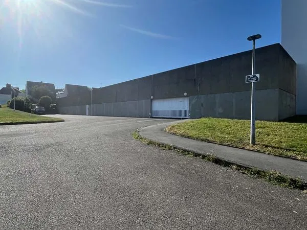 Place de parking sécurisée dans garage fermé - Lorient