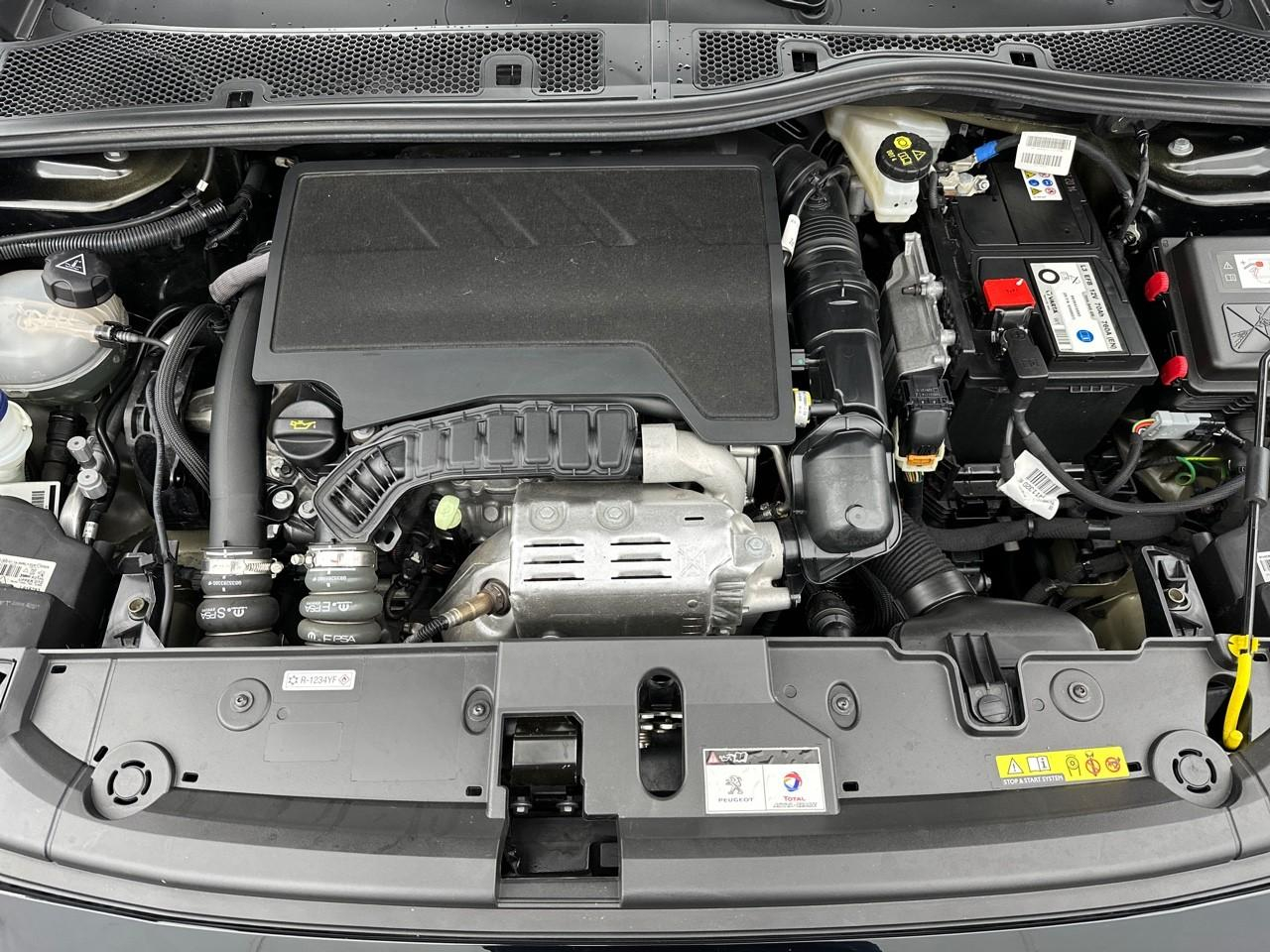 Peugeot 208 puretech 100 s&s eat8 gt — photo 13