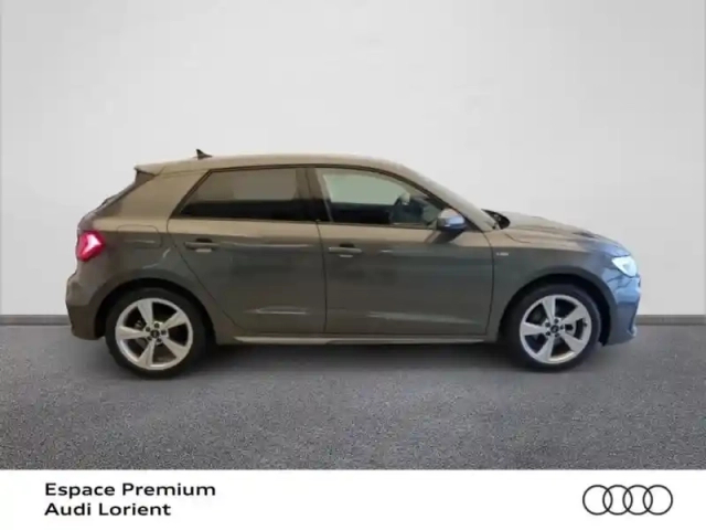 Audi A1 sportback 30 tfsi 116ch s line s tronic 7 — photo 3