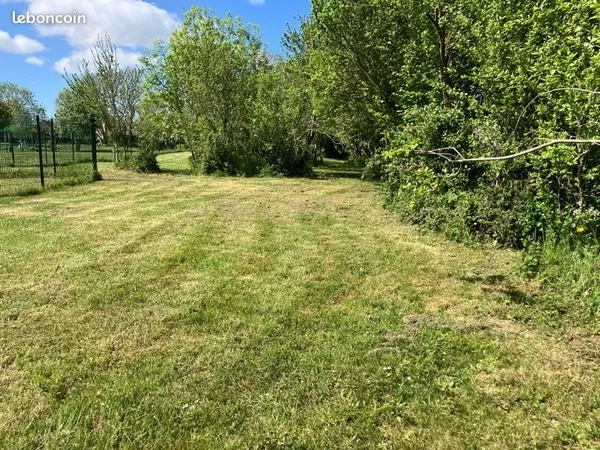 Grand terrain constructible proche toutes commodités